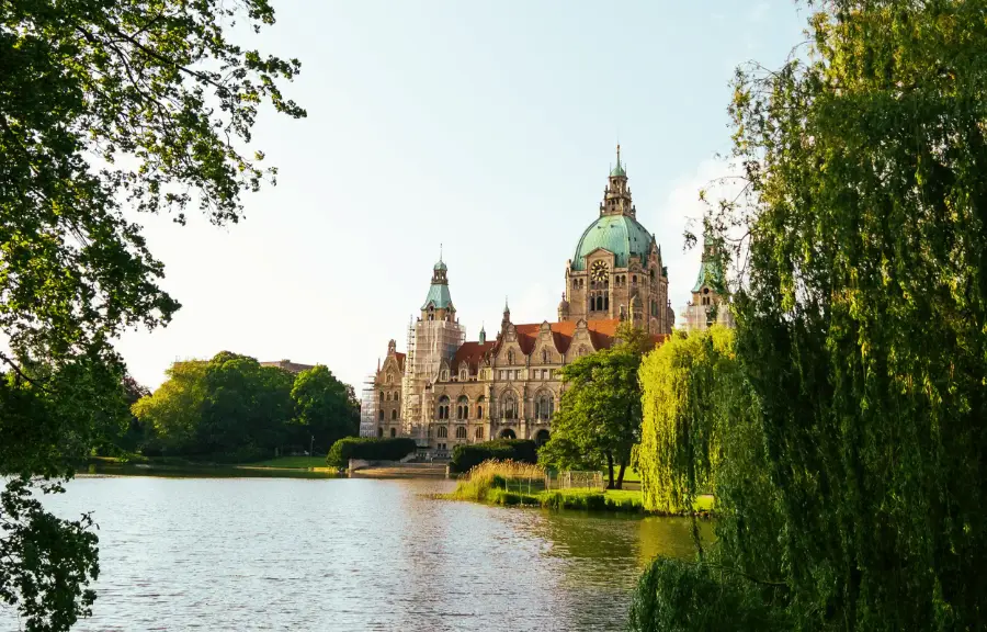 New Town Hall in Hanover with the Maschteich and Maschpark in the foreground